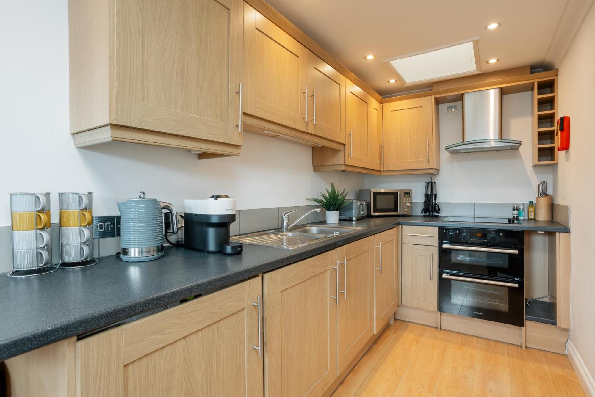 Starhost Residences - Central 3 Bed Apartment At Regents Court, Newbury Newbury  Exterior foto