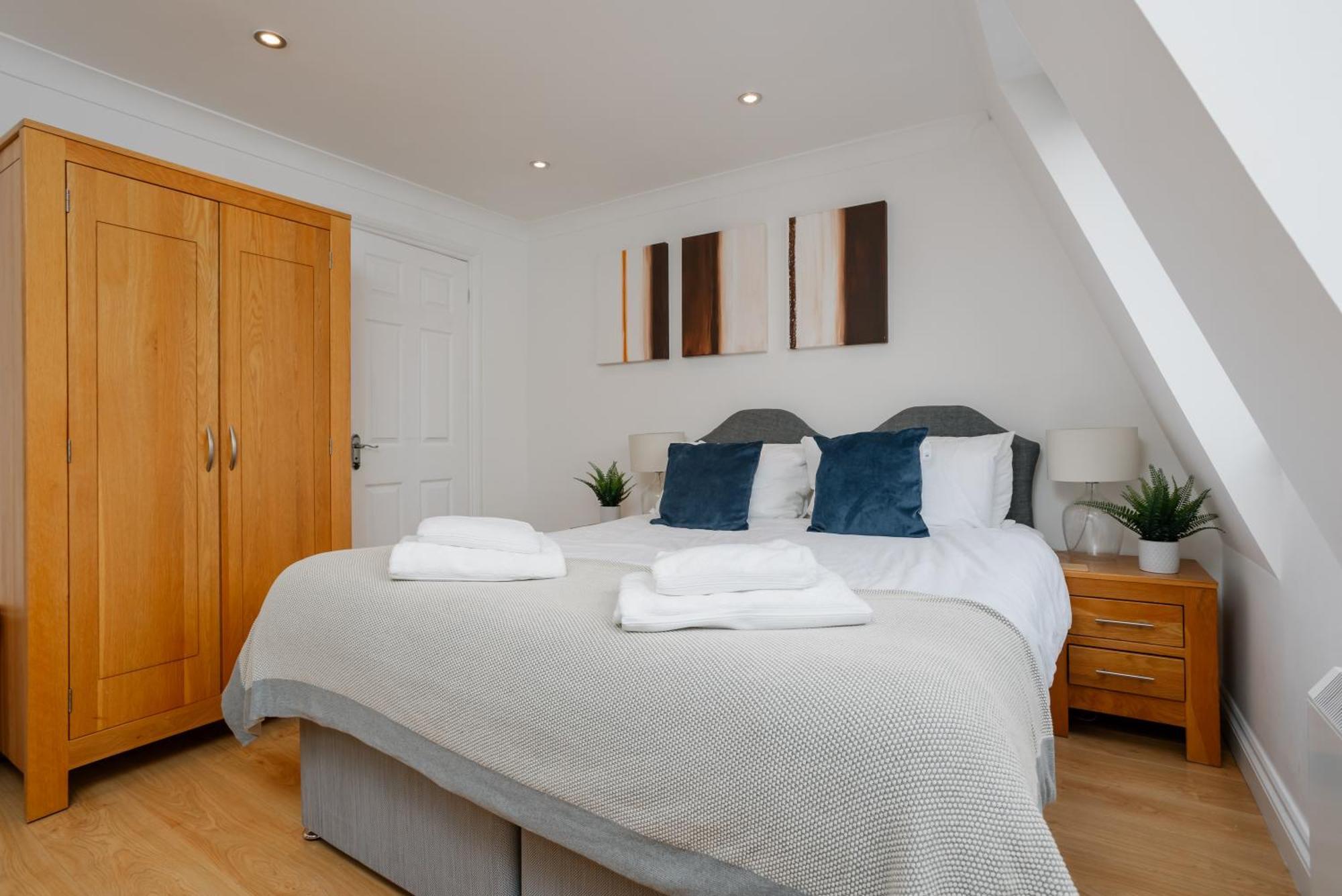 Starhost Residences - Central 3 Bed Apartment At Regents Court, Newbury Newbury  Exterior foto