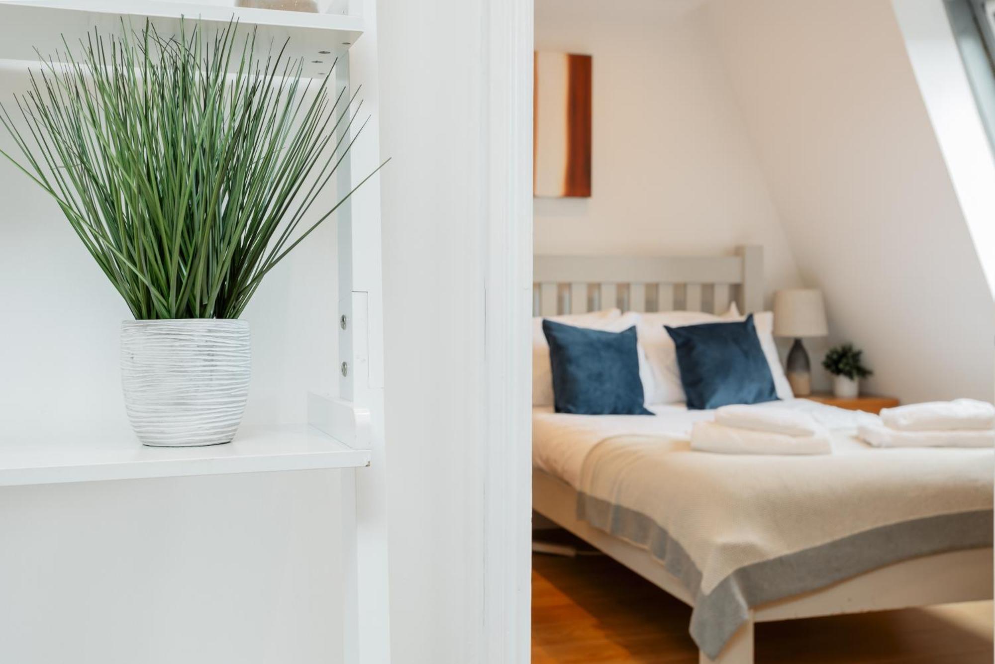 Starhost Residences - Central 3 Bed Apartment At Regents Court, Newbury Newbury  Exterior foto