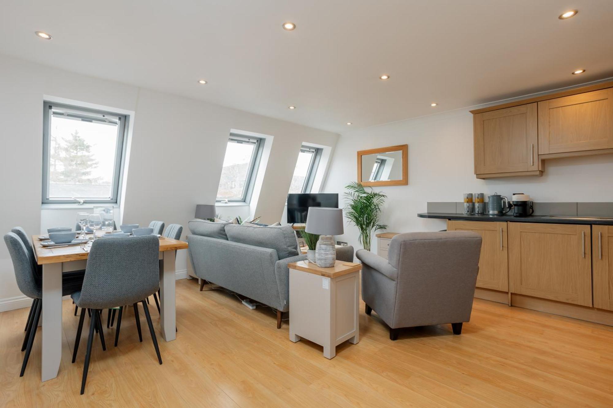 Starhost Residences - Central 3 Bed Apartment At Regents Court, Newbury Newbury  Exterior foto